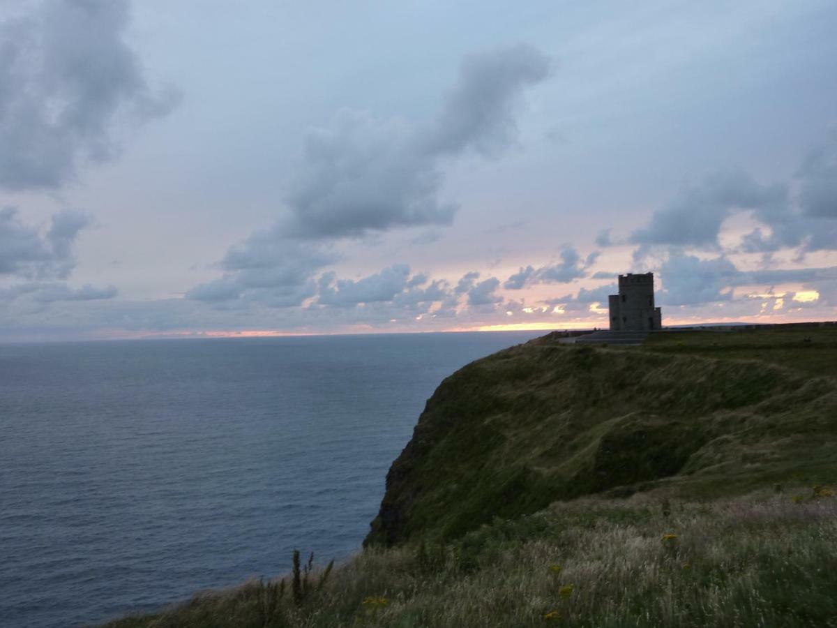 Conway'S Cottage With Sea View Nestling By Cliffs-Of-Moher ลิสกานเนอร์ ภายนอก รูปภาพ