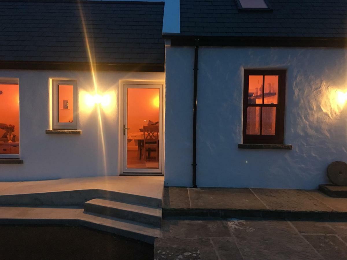 Conway'S Cottage With Sea View Nestling By Cliffs-Of-Moher ลิสกานเนอร์ ภายนอก รูปภาพ